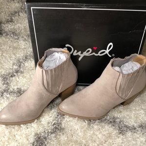 Qupid taupe booties